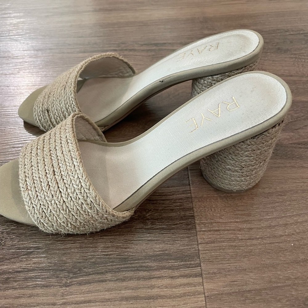 Rate size 7 low heel.